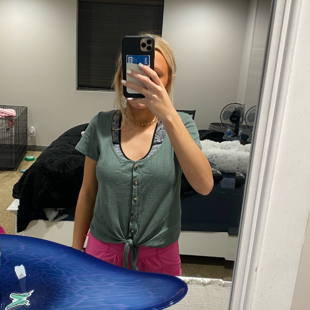AE green top